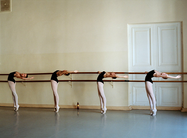 Стоковые фотографии по запросу Красивая балерина репетиция